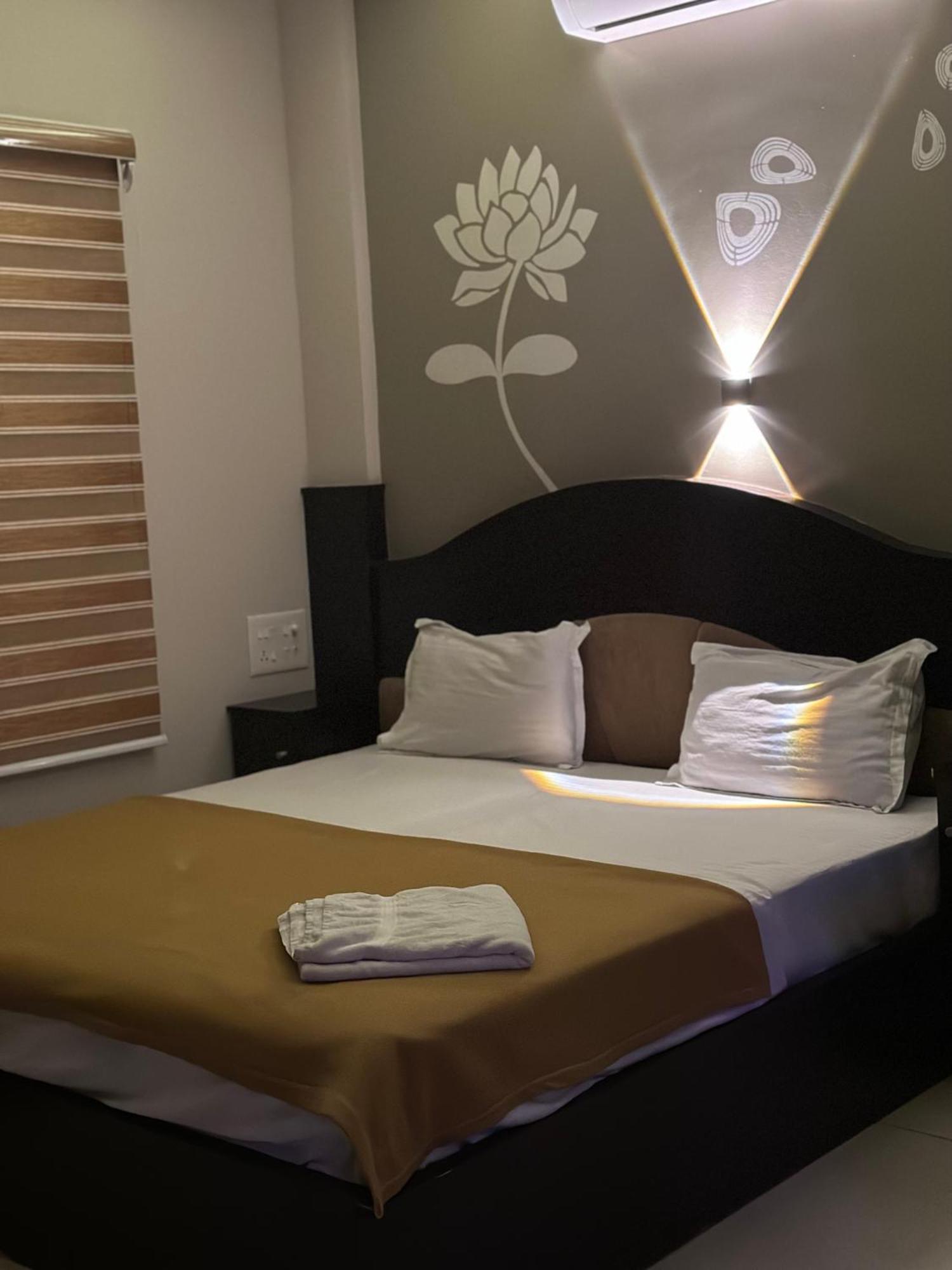 Hotel Metro Residency Kochi Zewnętrze zdjęcie