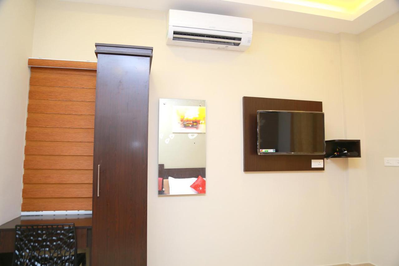 Hotel Metro Residency Kochi Zewnętrze zdjęcie