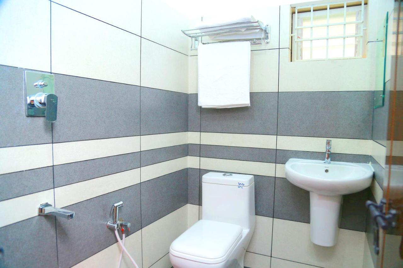 Hotel Metro Residency Kochi Zewnętrze zdjęcie